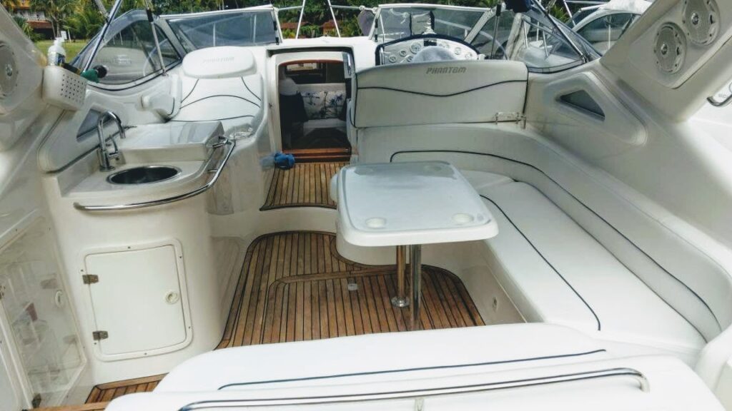 Phantom 300, Roteiro 1