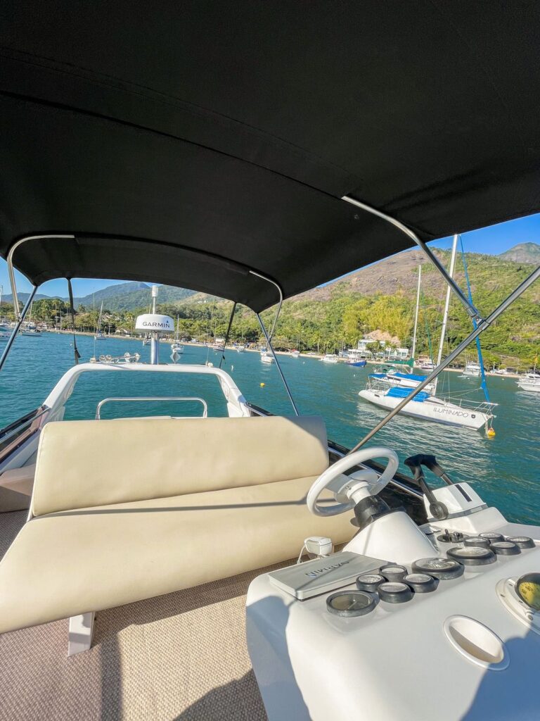 Lancha Oceanic Elegance 36 pés, Roteiro 5, Sentido Norte até a Praia de Castelhanos