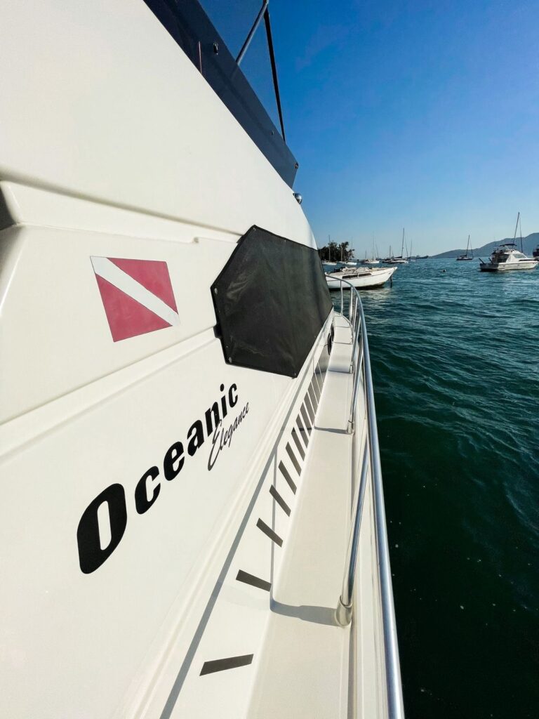 Lancha Oceanic Elegance 36 pés, Roteiro 6, Sentido Sul até o Farol da Ponta da Sela