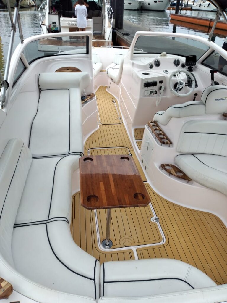 Coral 240, Roteiro 1