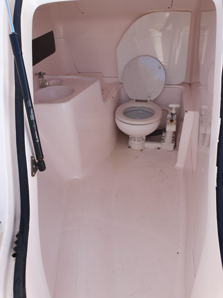 Coral 240, Roteiro 1