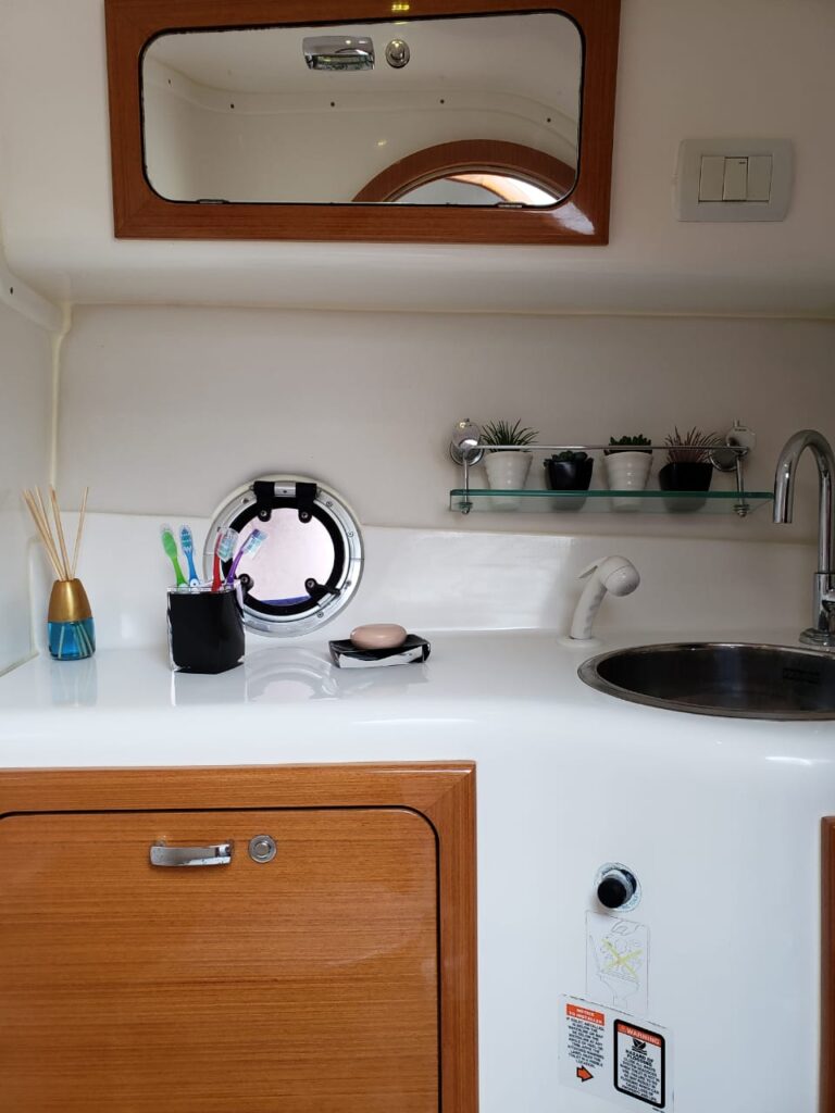 Lancha Phantom 300, Roteiro 5H