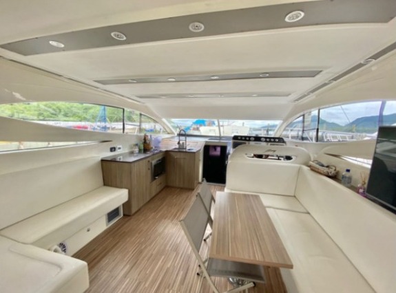 Iate Solara 52, Roteiro Exclusivo