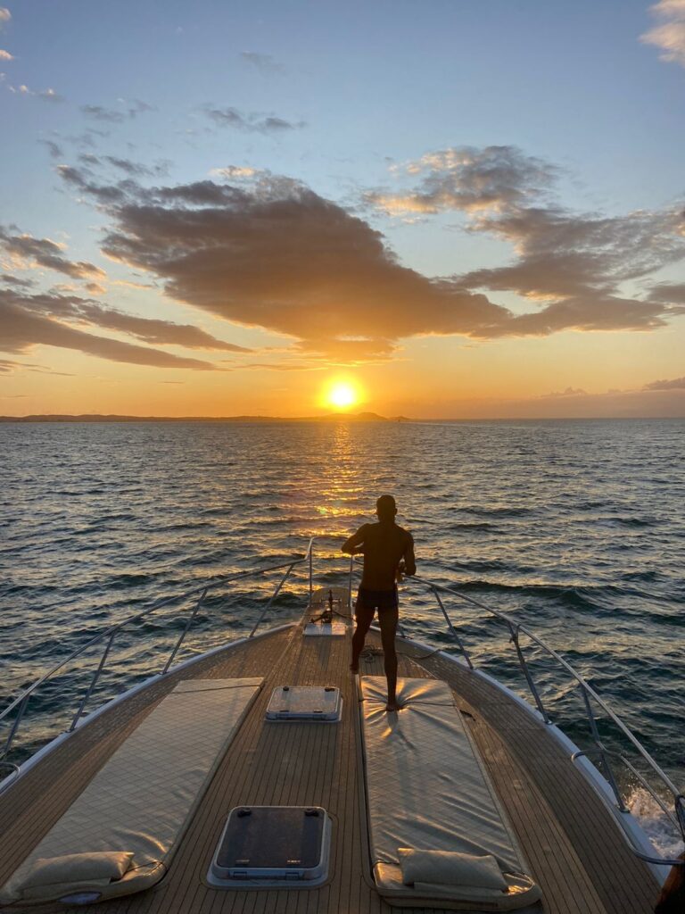 Lancha Mares 45, Roteiro 1