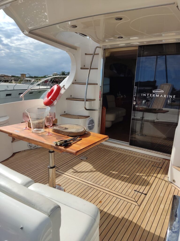 Lancha Azimut 49, Roteiro 1