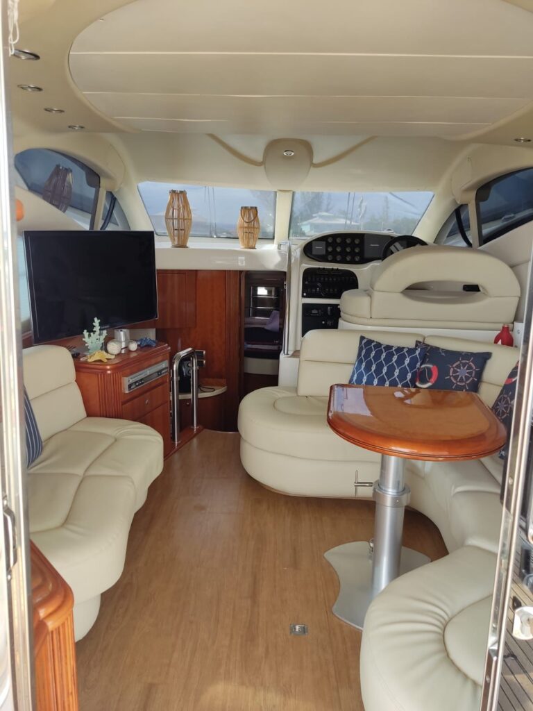 Lancha Azimut 49, Roteiro 1