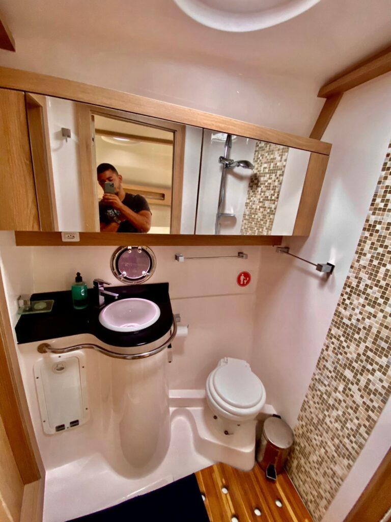 Lancha Cimitarra 46, Roteiro 1