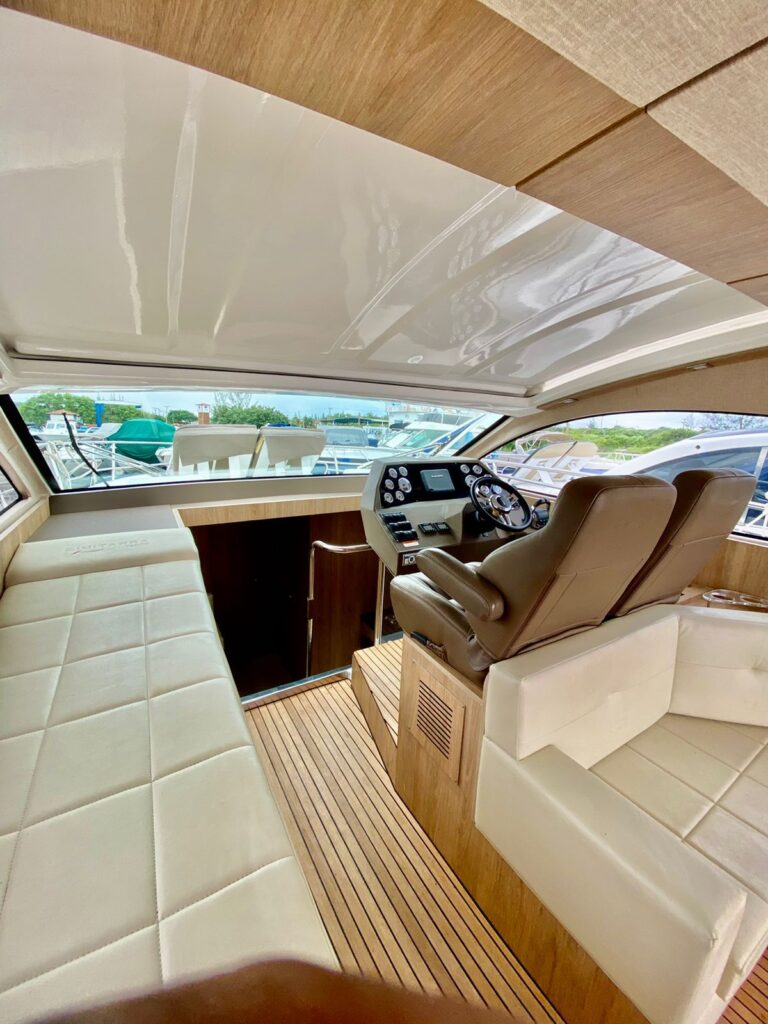 Lancha Cimitarra 46, Roteiro 1