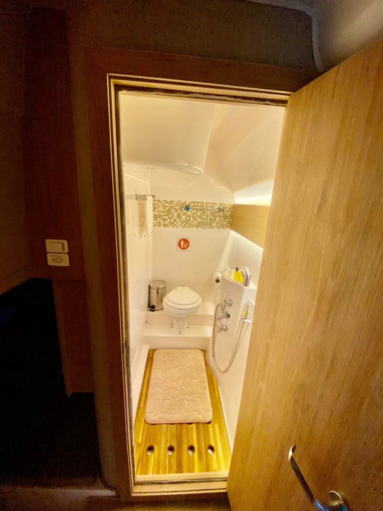 Lancha Cimitarra 46, Roteiro 1