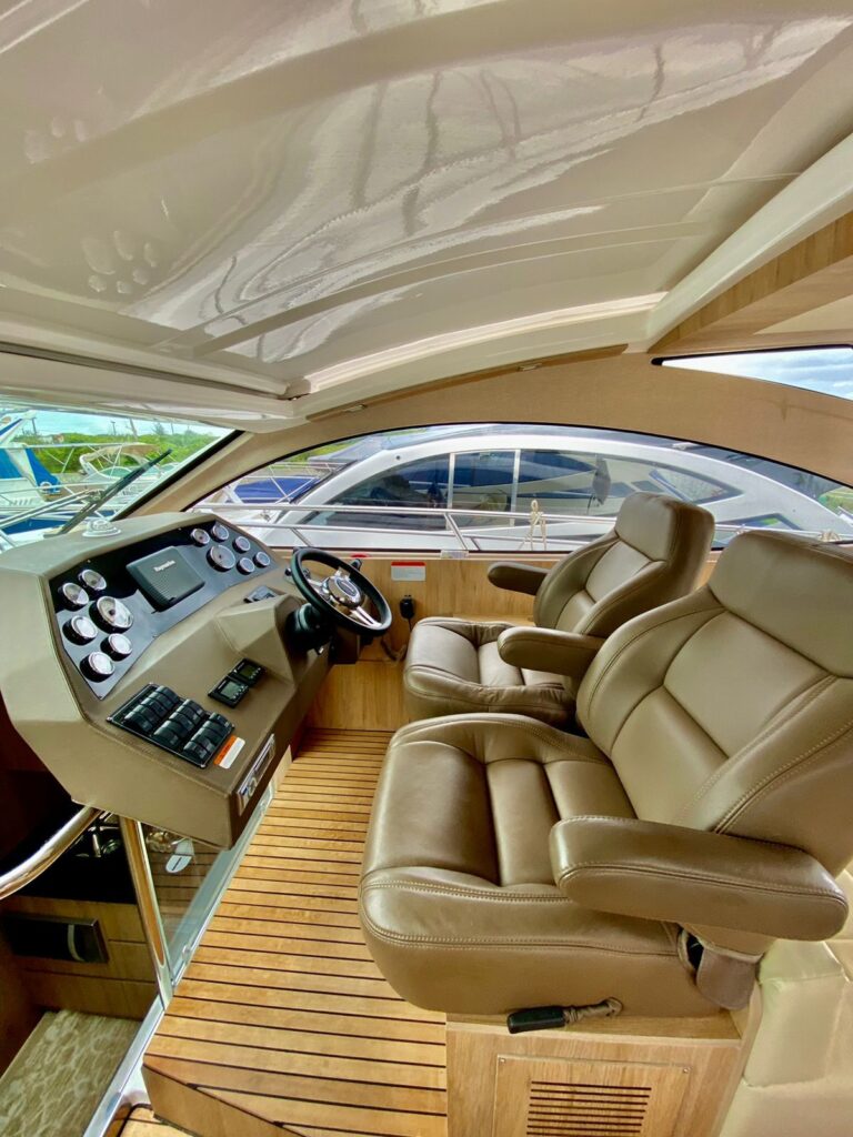 Lancha Cimitarra 46, Roteiro 1