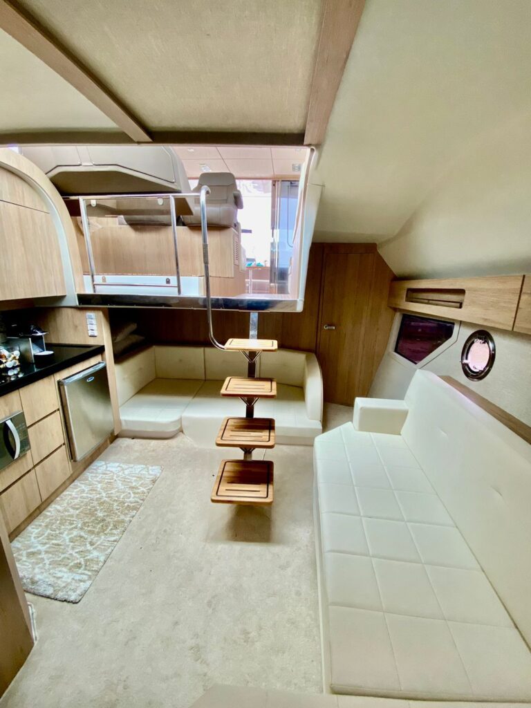 Lancha Cimitarra 46, Roteiro 1