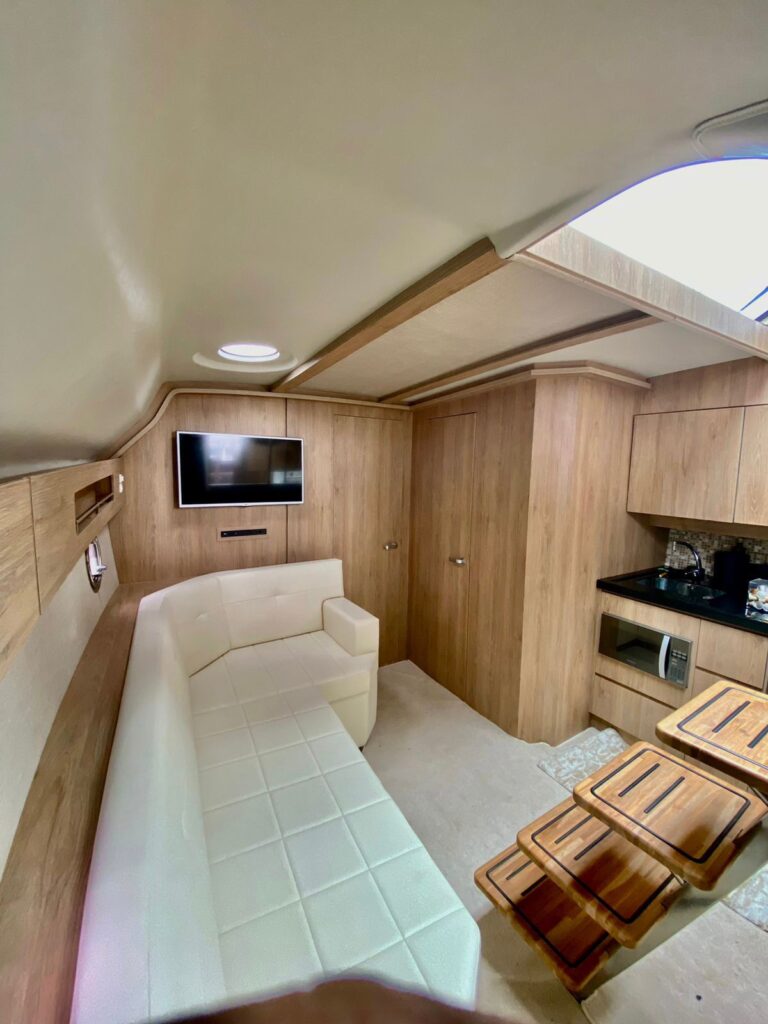 Lancha Cimitarra 46, Roteiro 1