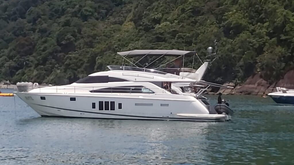 Lancha Fairline 60, Roteiro 1