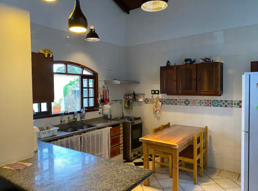 Casa no Condomínio Itamambuca, Piscina, Cachoeira, 150m da Praia