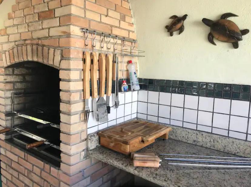 Casa no Condomínio Itamambuca, Piscina, Cachoeira, 150m da Praia