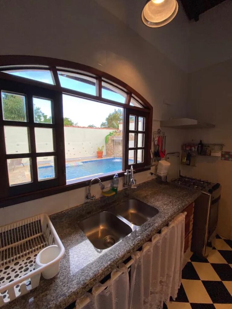 Casa no Condomínio Itamambuca, Piscina, Cachoeira, 150m da Praia