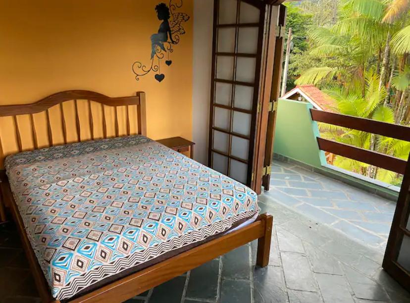 Casa no Condomínio Itamambuca, Piscina, Cachoeira, 150m da Praia