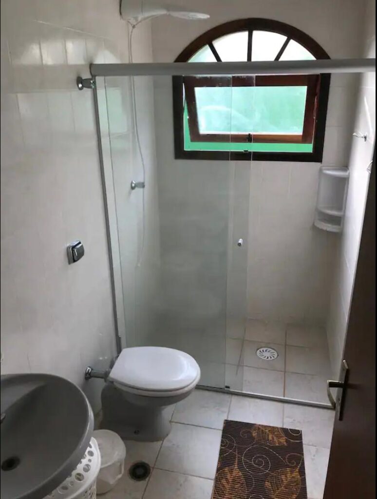 Casa no Condomínio Itamambuca, Piscina, Cachoeira, 150m da Praia