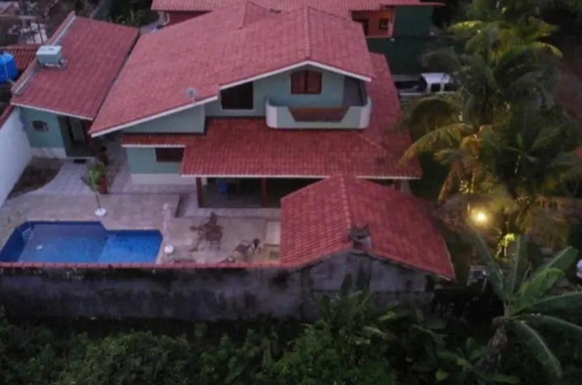 Casa no Condomínio Itamambuca, Piscina, Cachoeira, 150m da Praia