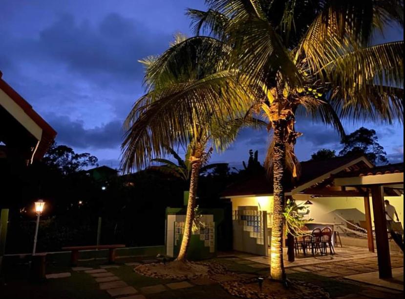 Casa no Condomínio Itamambuca, Piscina, Cachoeira, 150m da Praia