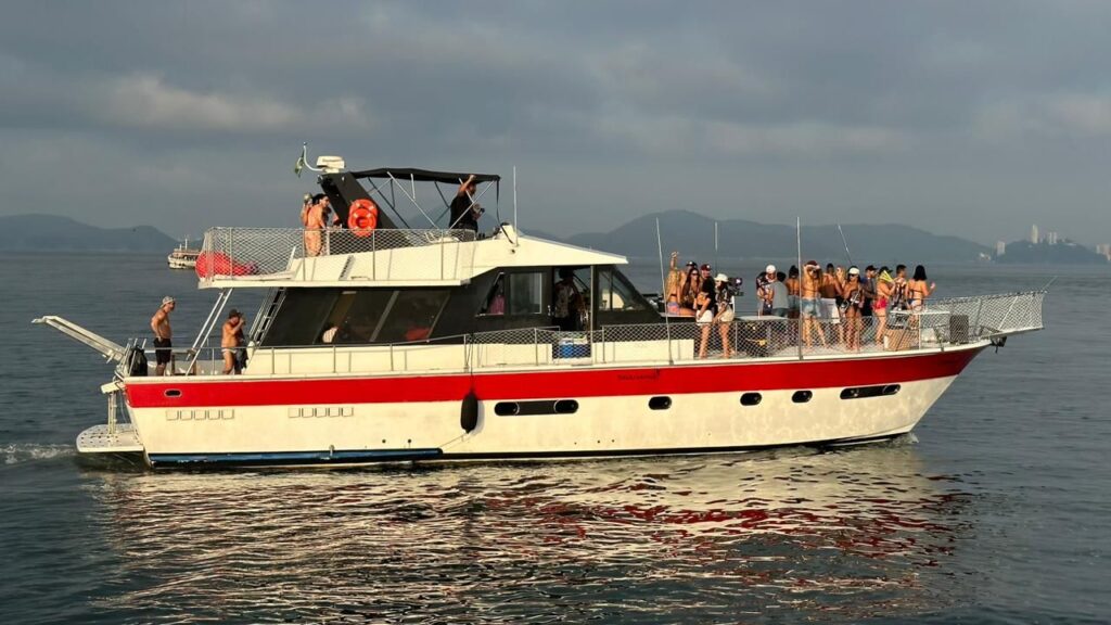 TRAWLLER 62 PÉS PARA 30 PESSOAS