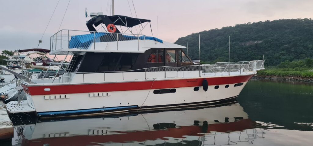 TRAWLLER 62 PÉS PARA 30 PESSOAS