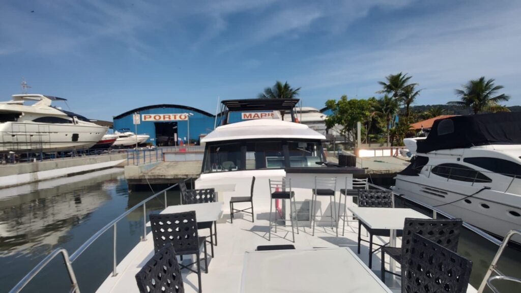 TRAWLLER 62 PÉS PARA 30 PESSOAS