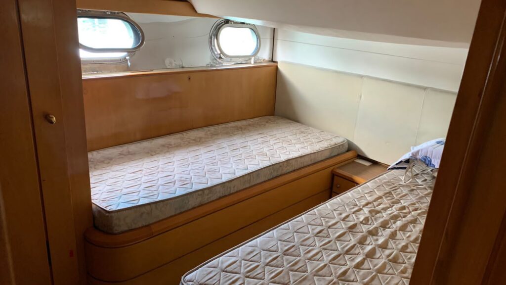 TRAWLER 62 PÉS PARA 24 PESSOAS