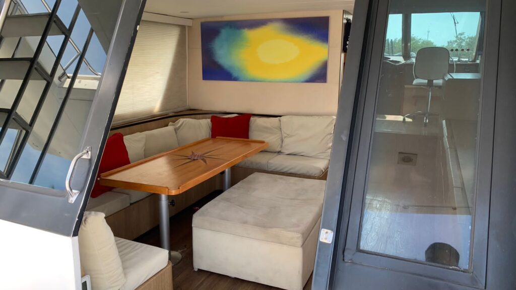 TRAWLER 62 PÉS PARA 24 PESSOAS