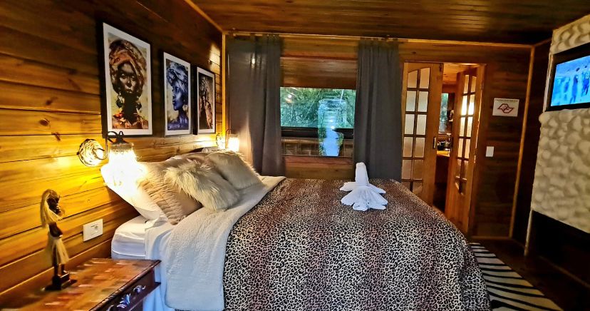 Cabana 1 com hidromassagem, lareira elétrica e vista para mata nativa