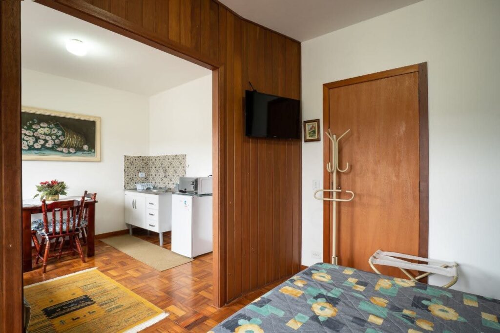 Suíte espaçosa no centro do Capivari