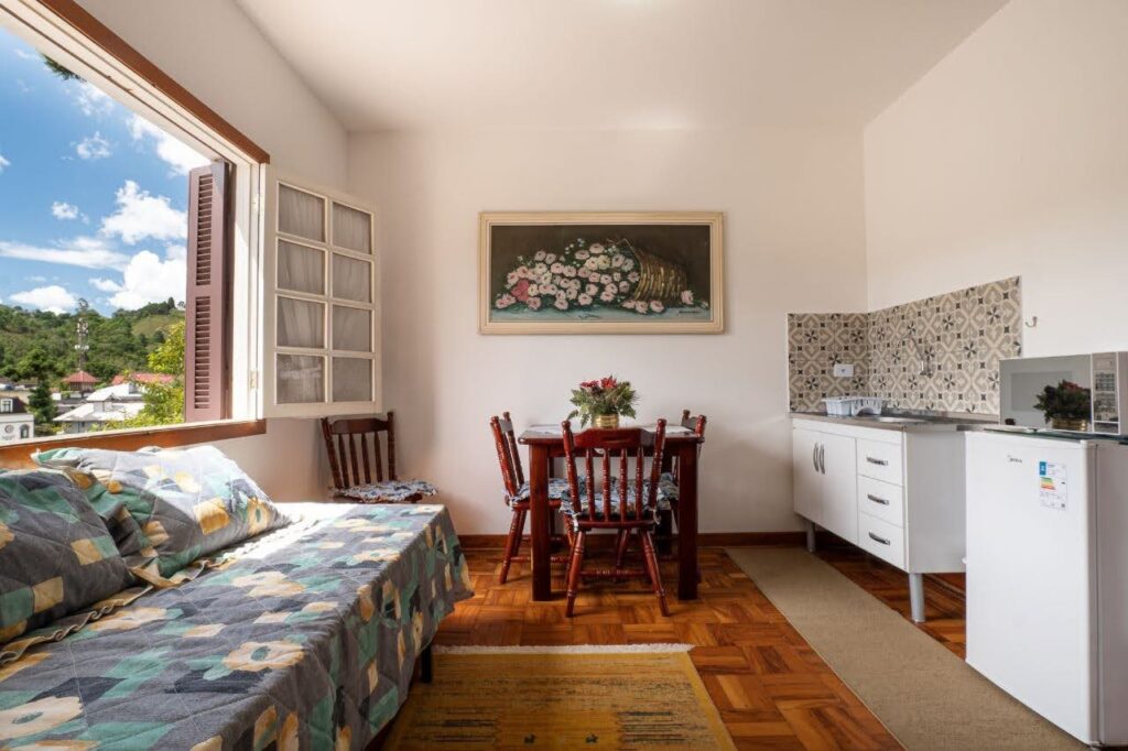 Suíte espaçosa no centro do Capivari