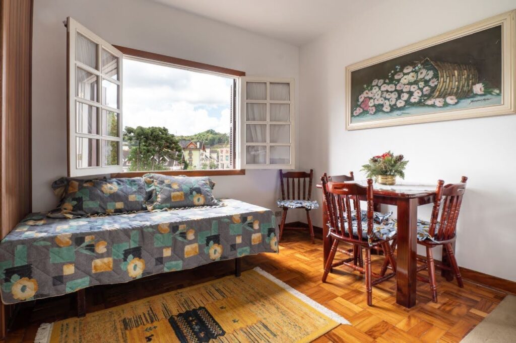 Suíte espaçosa no centro do Capivari