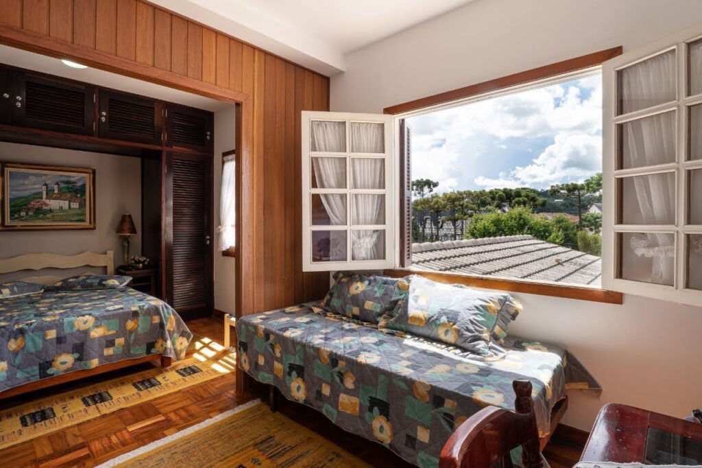 Suíte espaçosa no centro do Capivari