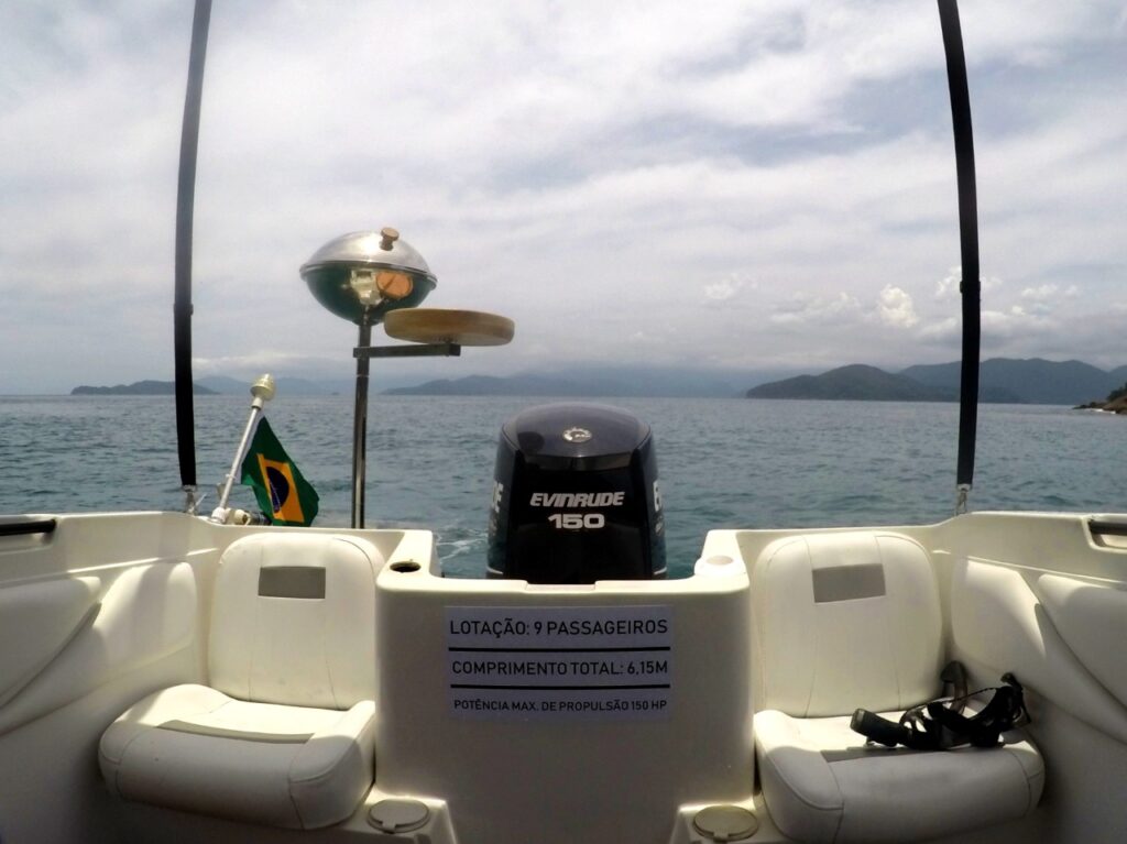 Lancha Privativa Phanton 235, Roteiro Norte, Ilhas Prumirim, Couves, Porcos e Rachada