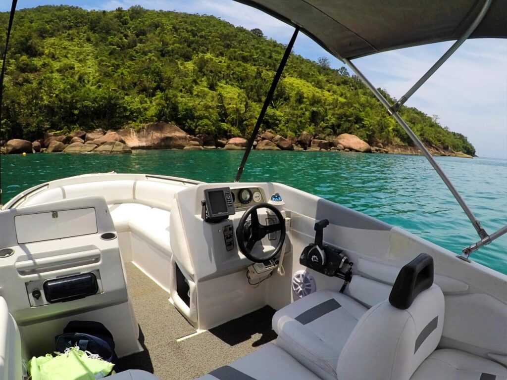 Lancha Privativa Phanton 235, Roteiro Sul, Ilha Anchieta e Sete Fontes