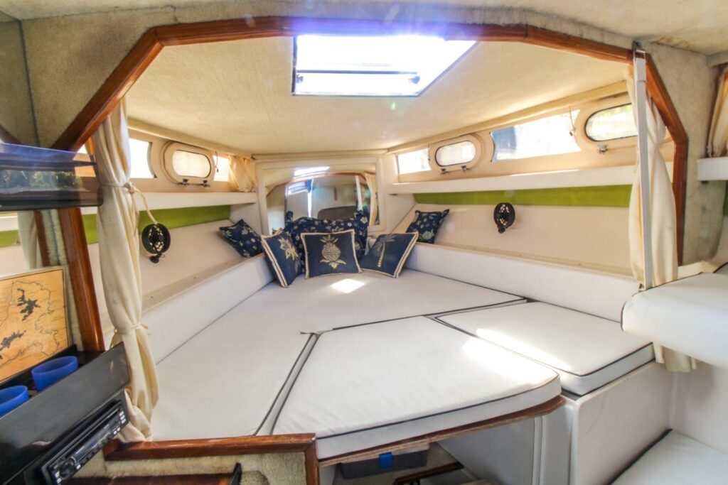 Lancha Cobra Capri 32 pés, Roteiro Norte da Ilhabela, até a Praia do Eustáquio