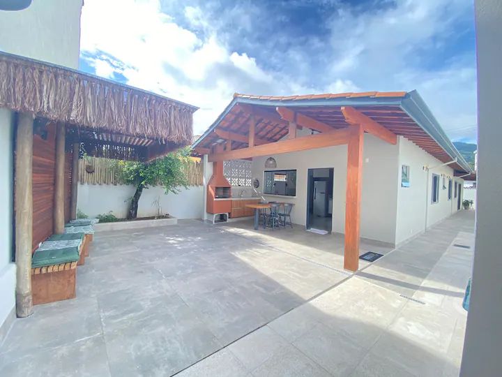 Casa Encantadora com Piscina e Churrasqueira