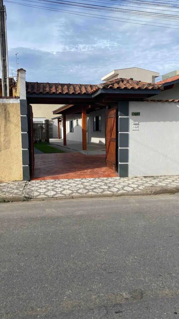 Casa Encantadora com Piscina e Churrasqueira