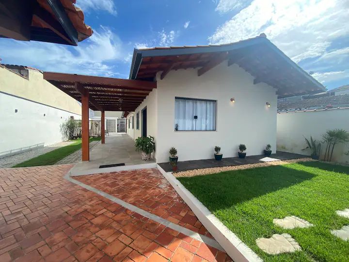 Casa Encantadora com Piscina e Churrasqueira
