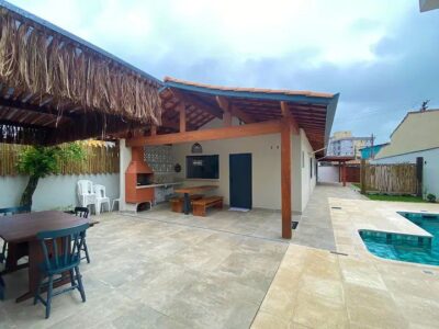 Casa Encantadora com Piscina e Churrasqueira