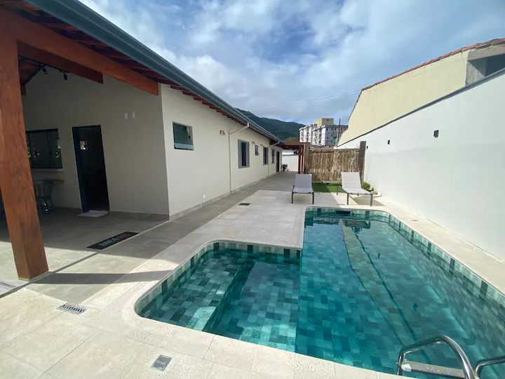 Casa Encantadora com Piscina e Churrasqueira