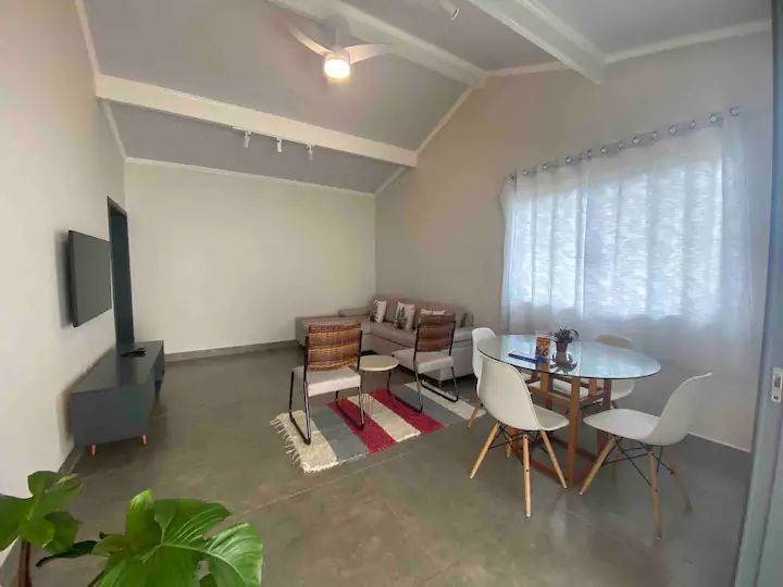 Casa Encantadora com Piscina e Churrasqueira