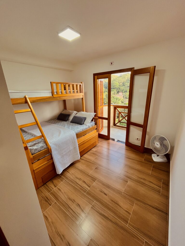 Cobertura Duplex, Ótima Localização, Vista para as Montanhas