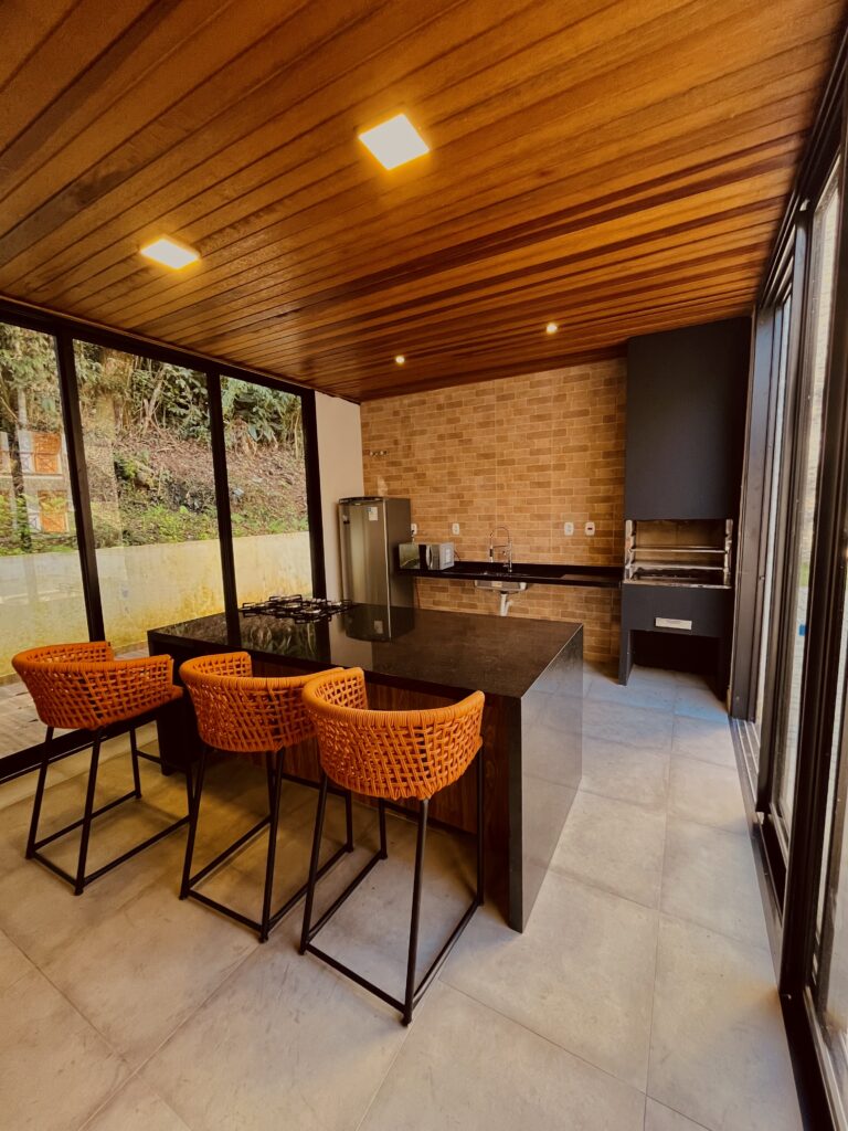 Cobertura Duplex, Ótima Localização, Vista para as Montanhas