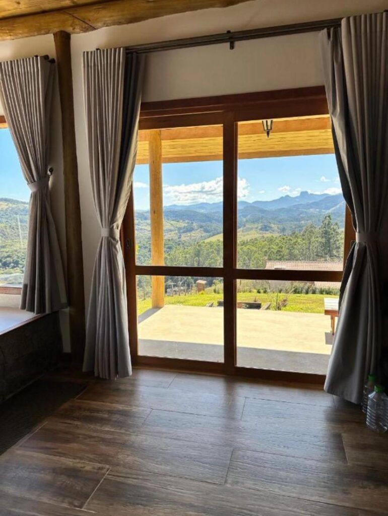 Chalé com Maravilhosa Vista para a Famosa Pedra do Baú