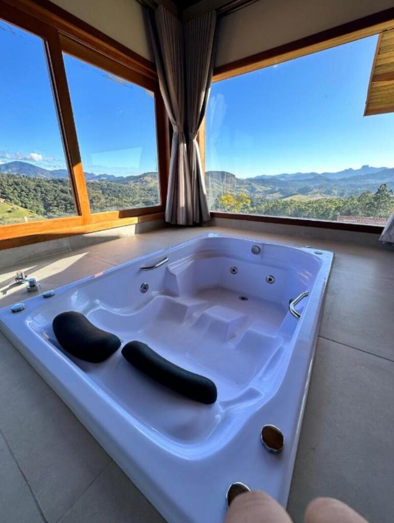 Chalé com Maravilhosa Vista para a Famosa Pedra do Baú