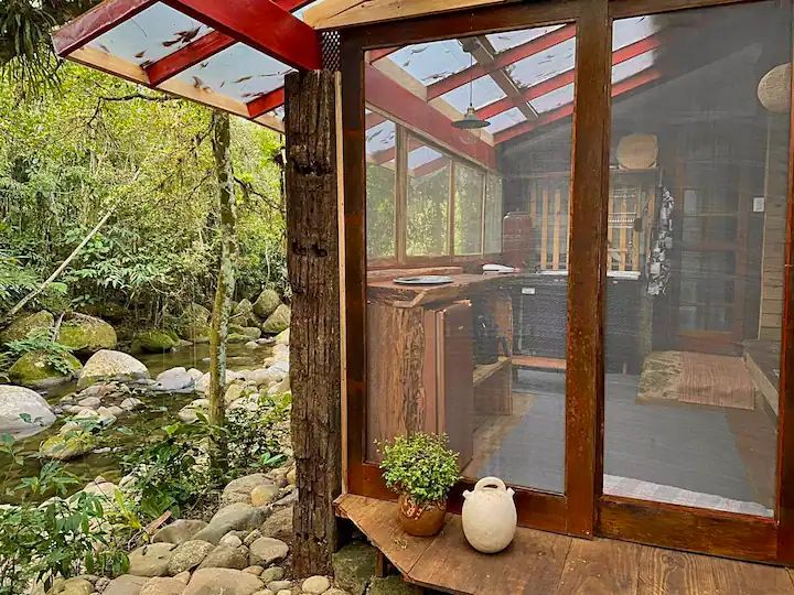 Cabana OM na beira do rio