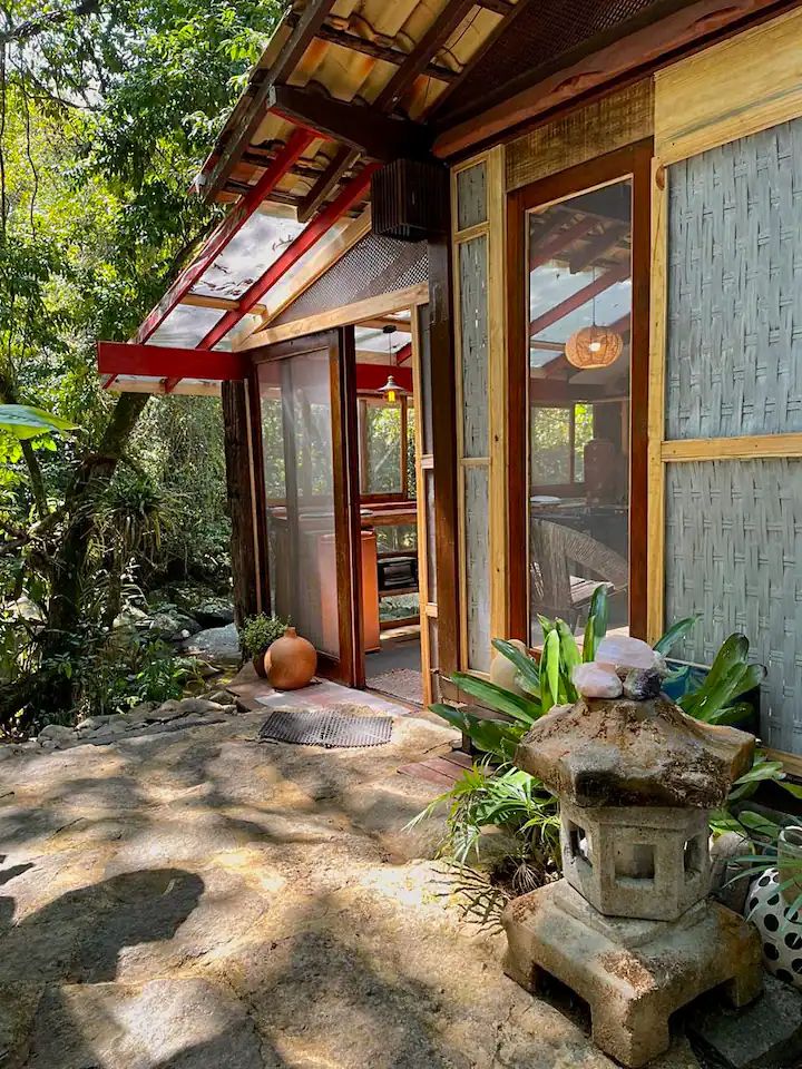 Cabana OM na beira do rio