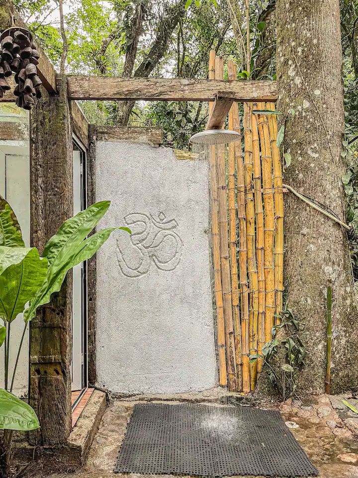 Cabana OM na beira do rio